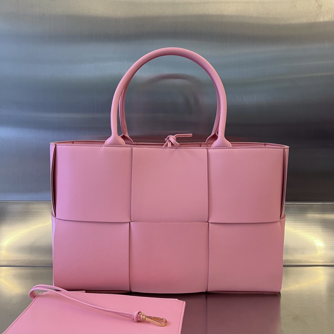 Medium Arco Intreccio Leather Tote Bag Pink